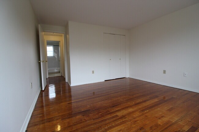 Photo - 157 School St