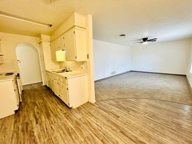 Photo - 4914 57th St