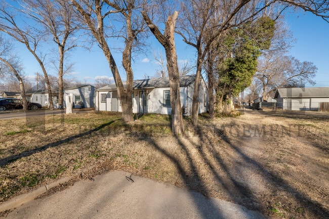 Photo - 110 N Doris St