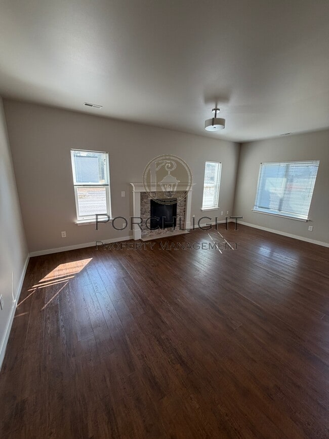 Photo - 600 Pioneer Ct