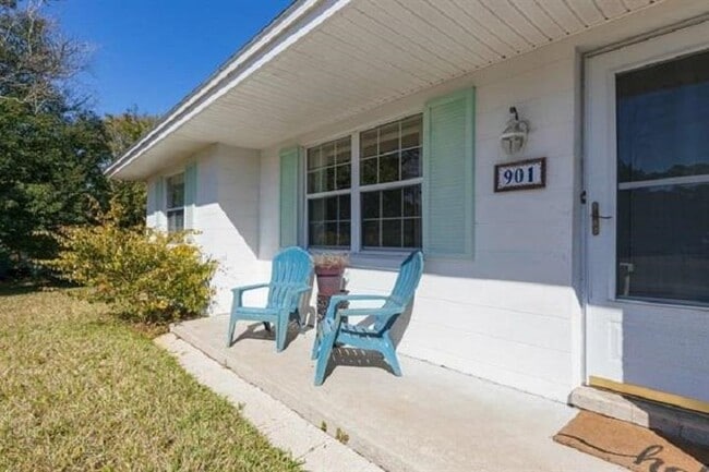 Photo - 901 Mariana Pl