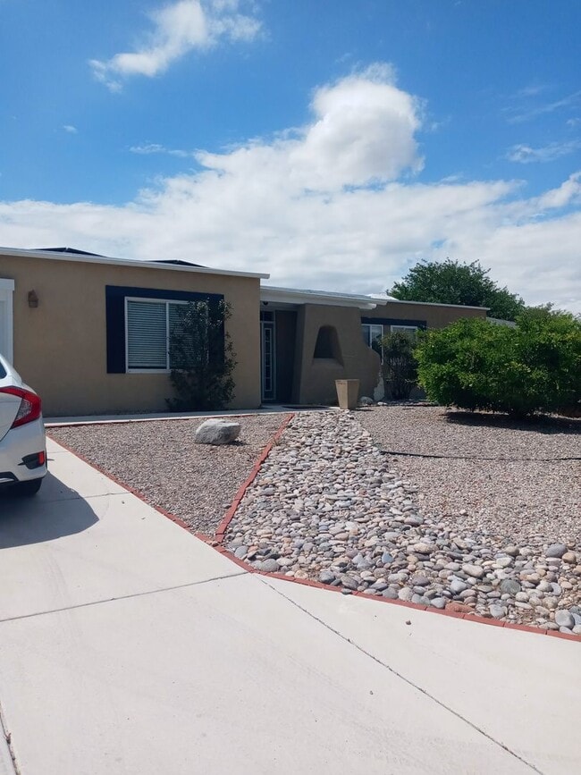 RIO RANCHO-FOUR BEDROOM HOUSE-Furnished - RIO RANCHO-FOUR BEDROOM HOUSE-Furnished