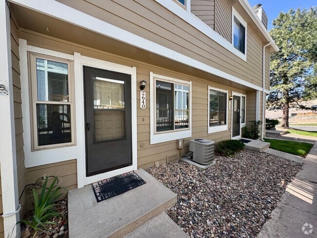Building Photo - Updated 2 Bedroom with AC Rental