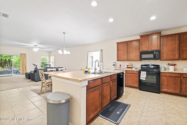 Photo - 300 Auburn Oaks Rd E