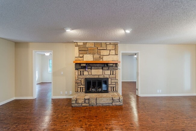 Photo - Up to a 2 year lease at this Beautiful 3 bed, 2 bath!!!!