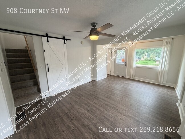 Photo - 908 Courtney St NW