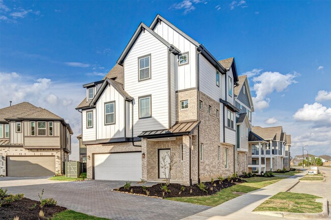 Building Photo - 15131 Colorado Bnd Pk Dr