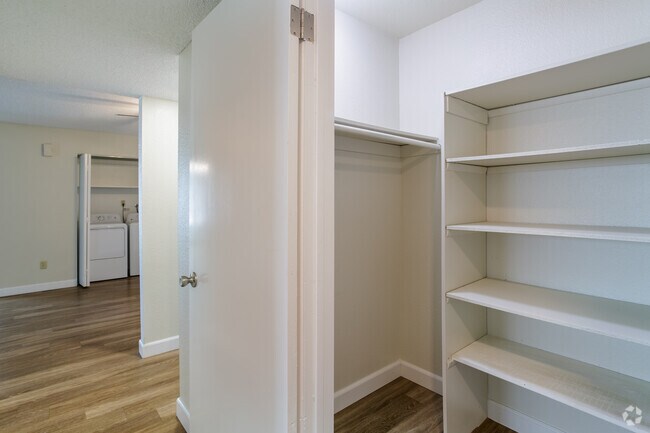 3BR, 2BA - 1,400 SF B
