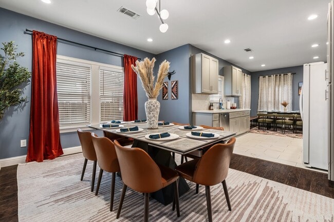 Photo - 2819 Wheeler Ave