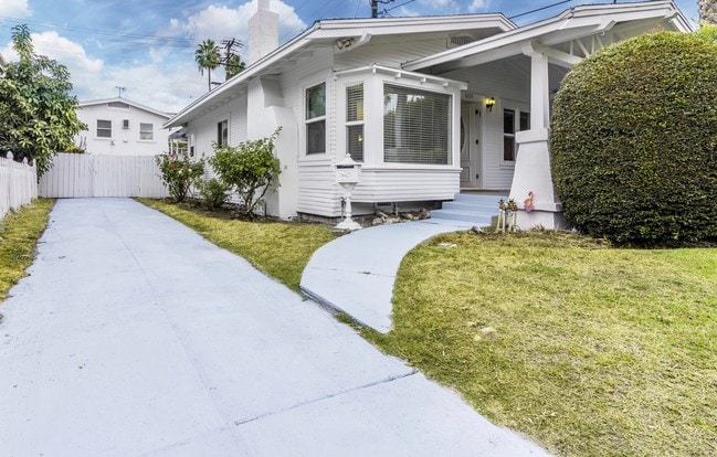 Building Photo - 8655 Clifton Way