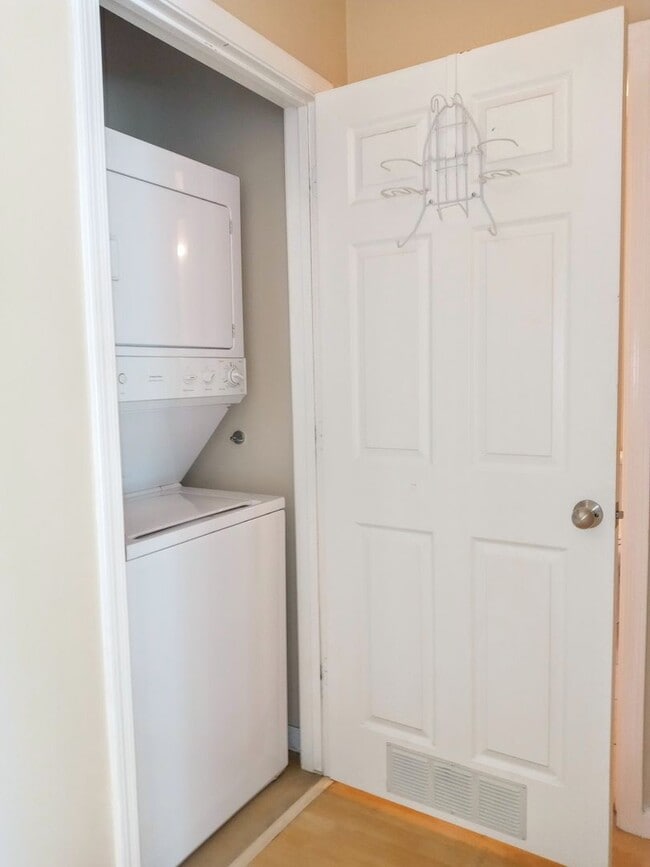 Photo - 1060 S Third St
