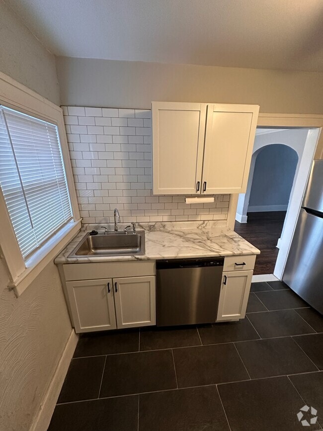 Building Photo - 99 W Rundell St Rental