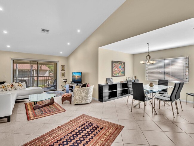 Photo - 5680 Coach House Cir Unit D
