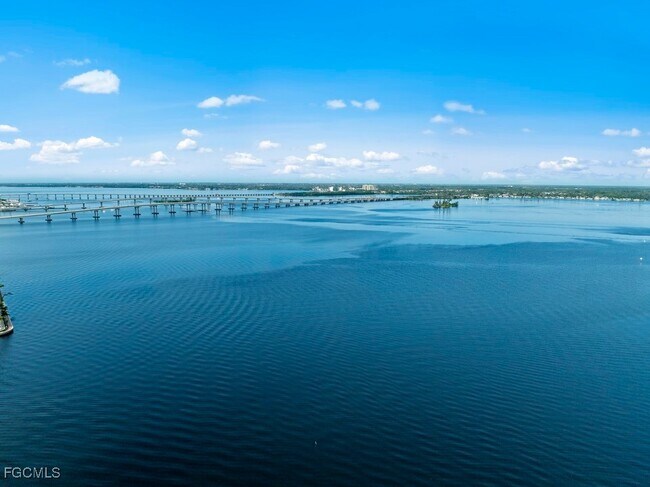 Building Photo - 3000 Oasis Grand Blvd Unit 1603