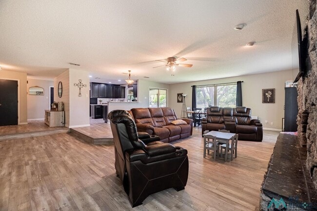 Photo - Available Soon! Large 3 bed 2 bath home on the golf course