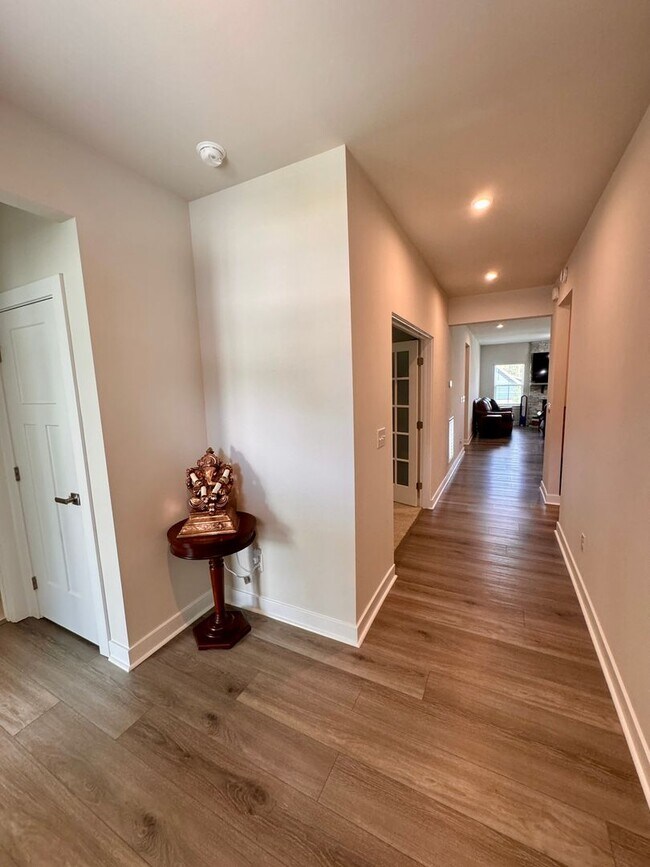 Beautiful, 3BR/3BA, Ranch with Bonus Room Rental House Rental in