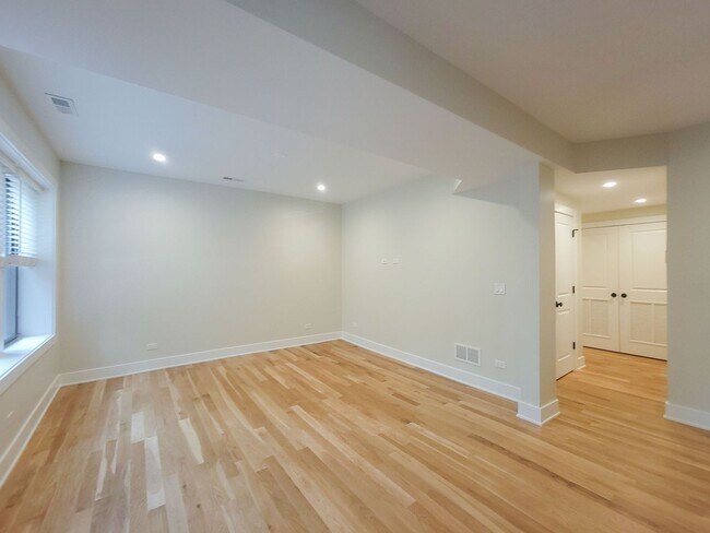 Photo - 2017 W Ainslie St Unit 2