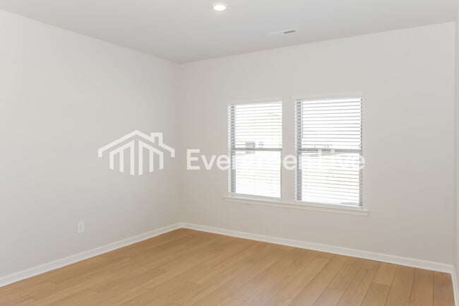 Photo - 103 Ashby Pond Dr