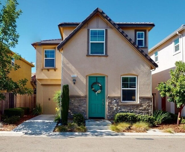 Photo - Clovis Loma Vista  3 Bedroom/2.5 Bath Home For Lease