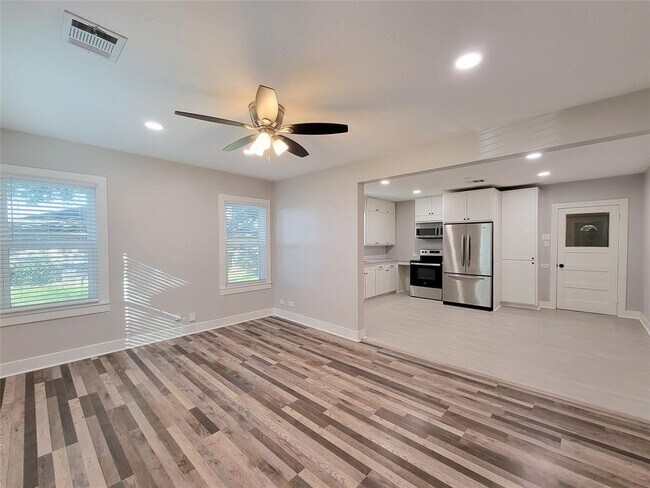 Photo - 1113 San Jacinto St