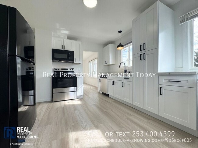 Photo - 8420 1/2 South Tacoma Way-1 Unidad 1