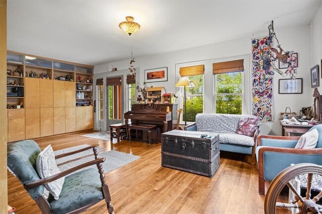 Photo - 508 E 38th 1/2 St