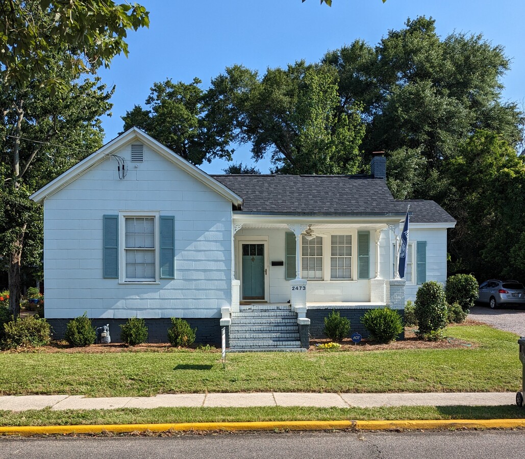 Photo - 2473 McDowell St