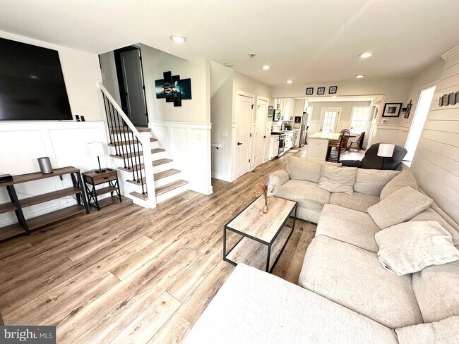 Photo - 842 E Cathedral Rd