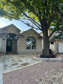 Photo - Beautiful 4 Bed/2 Bath with a Pool in the Heart of Castle Hills