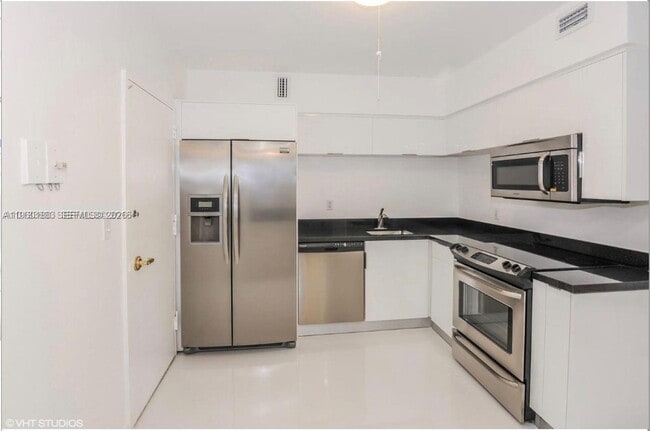 Photo - 5700 Collins Ave Unit 3H