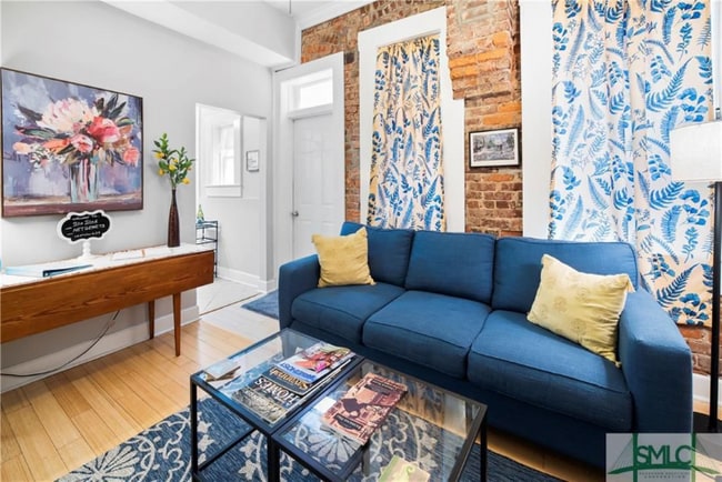 Living room - 125 E Broad St Unit 2B