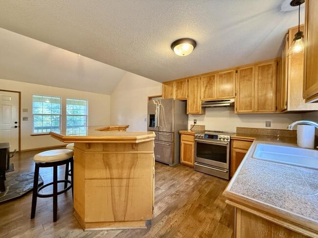 Photo - 300 Colonial Dr