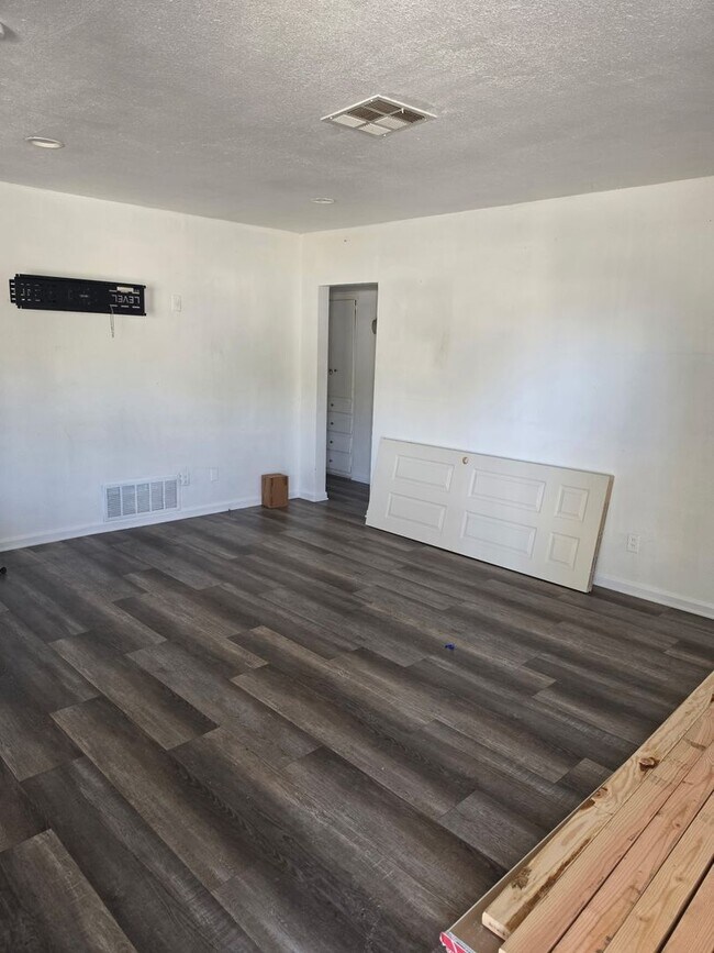 1225 Castaic Ave