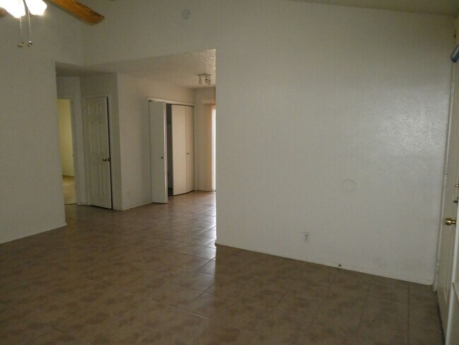 Photo - Key Properties3 (8705 Pineridge Dr) Unidad B