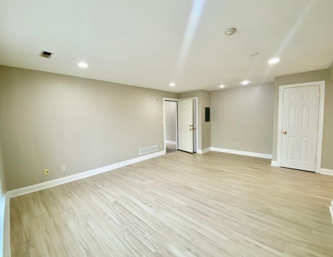 Building Photo - 1912 W 3rd St Unit F Rental