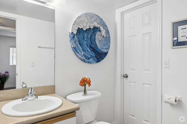 2BR, 2BA - 1,100SF - Bathroom