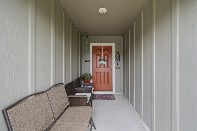 Photo - 318 Merriman Rd