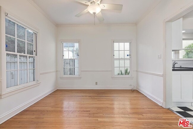 Photo - 441 1/2 S Palm Dr