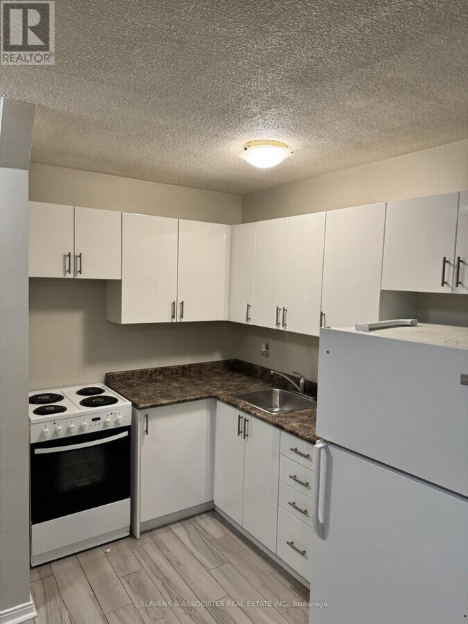 Photo - 45 King Ave E