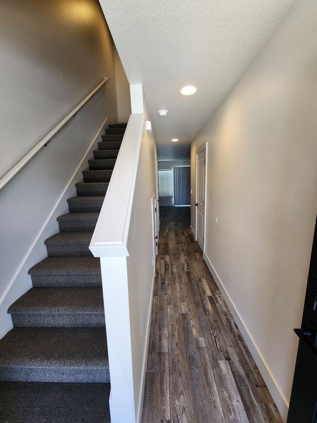 Photo - 3 Bedroom 2.5 Bath in Winlock