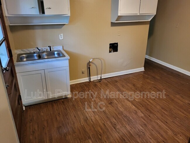 Photo - 2468 Yale Ave