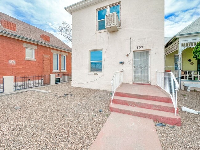 Building Photo - 809 N Virginia St Unit 5