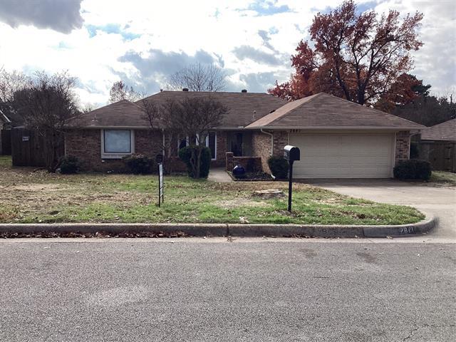 Building Photo - 2841 Southridge Dr