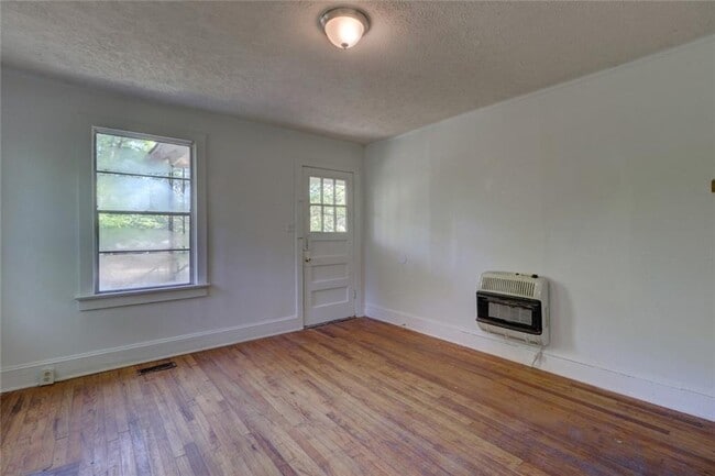 Photo - 1310 Winona Ave
