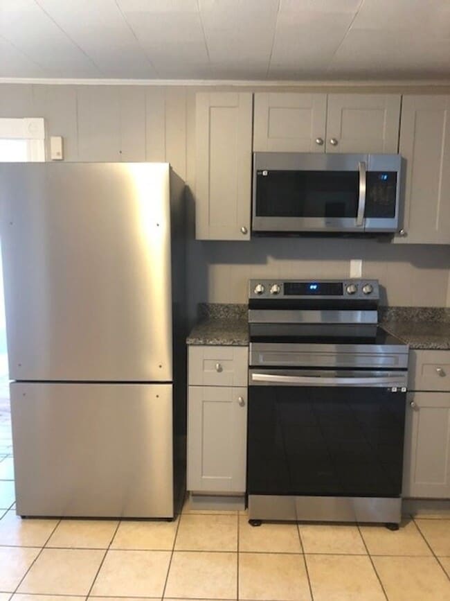 Building Photo - 3 Bedroom Apartment - 1st Floor Unit 101