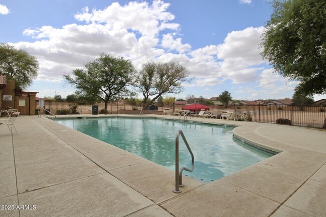 Photo - 1456 E 9th St Casa Adosada