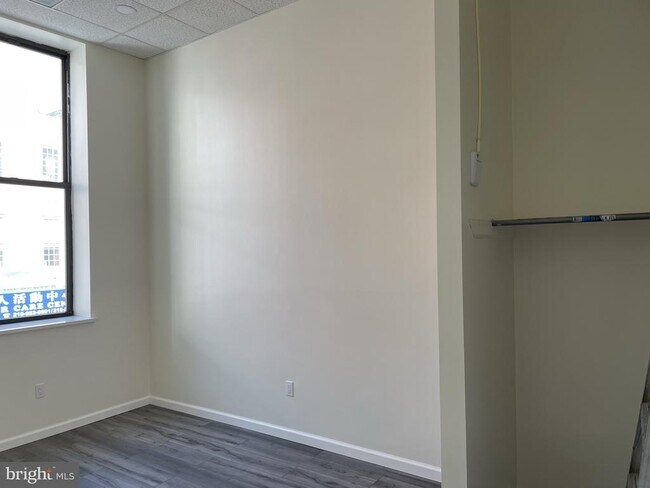 Photo - 910 Arch St Unit 2F