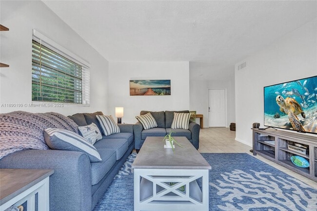 Building Photo - 1129 Pebble Beach Ln Unit 6