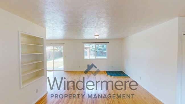 Photo - 151 E Maple St