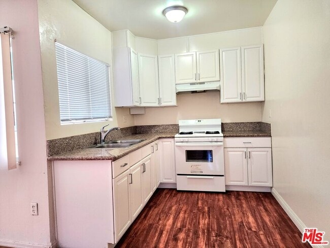 Photo - 3055 Foothill Blvd Unit 1